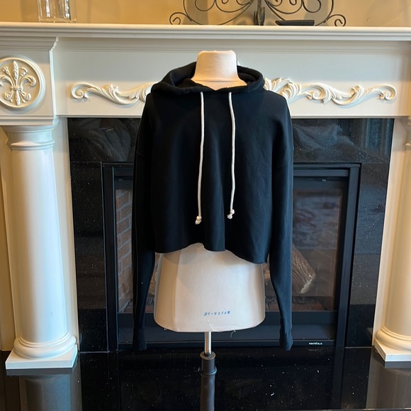 Comfy Cropped Black Hoodie Womens Medium - Picture 2 of 4
